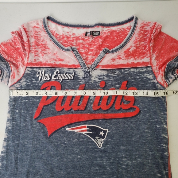 New England Patriots V-neck T-shirt - Picture 5 of 7